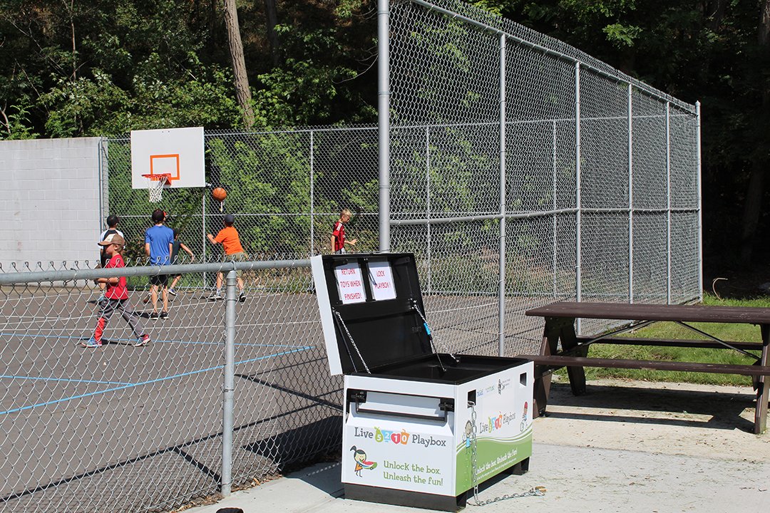 Playbox and multisport court Lower Sunningdale